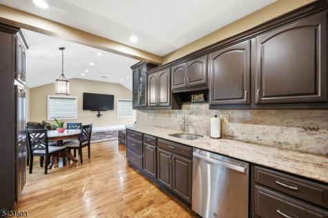 17 Kiowa Oakland NJ 07436