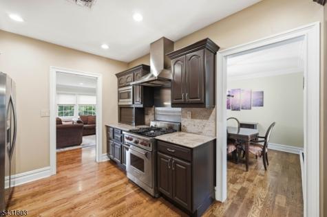 17 Kiowa Oakland NJ 07436
