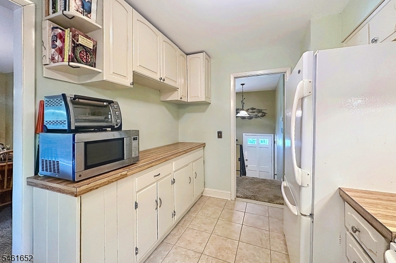 9 Barton Lane Hopatcong NJ 07843