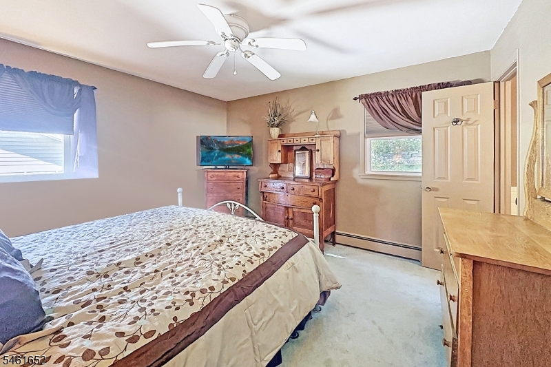 9 Barton Lane Hopatcong NJ 07843
