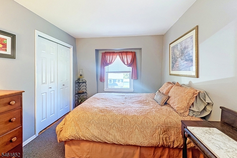 9 Barton Lane Hopatcong NJ 07843