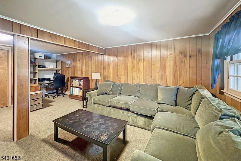 9 Barton Lane Hopatcong NJ 07843