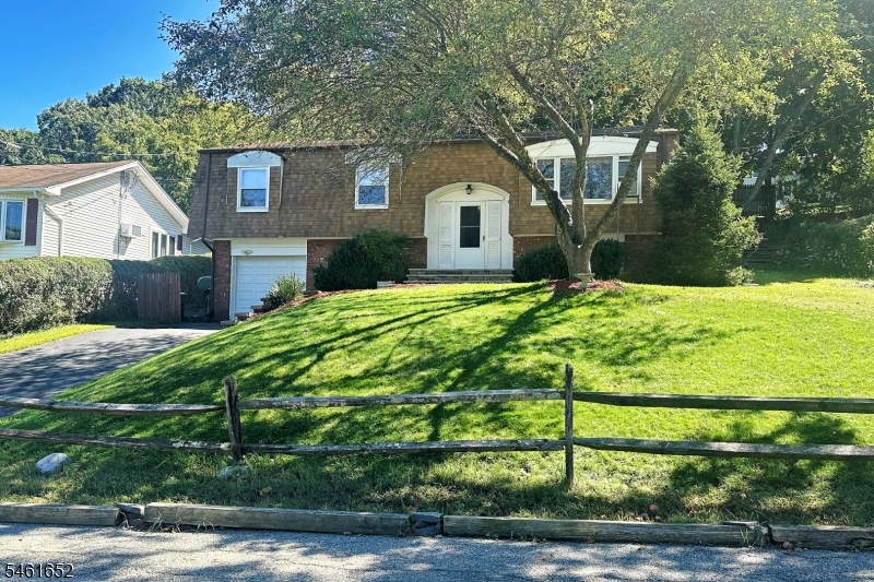 9 Barton Lane Hopatcong NJ 07843