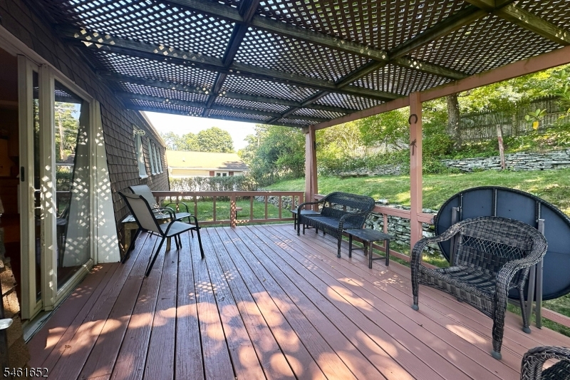 9 Barton Lane Hopatcong NJ 07843