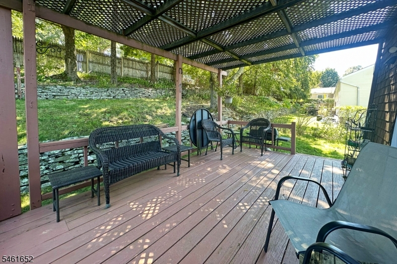 9 Barton Lane Hopatcong NJ 07843