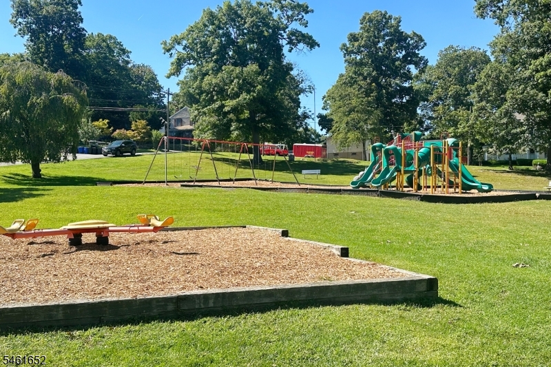 9 Barton Lane Hopatcong NJ 07843