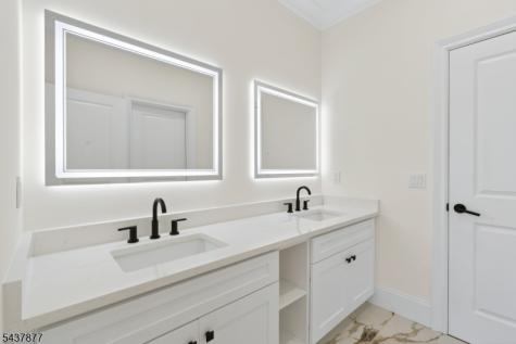 13 Harding Place Livingston NJ 07039