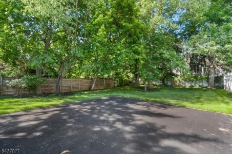 13 Harding Place Livingston NJ 07039