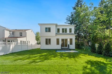 13 Harding Place Livingston NJ 07039