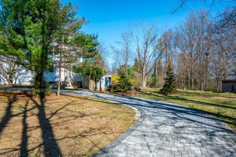 16 Skytop Road Lebanon NJ 07853