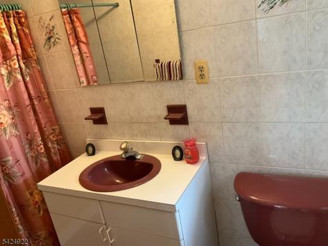 910 Orchard Terrace Linden NJ 07036