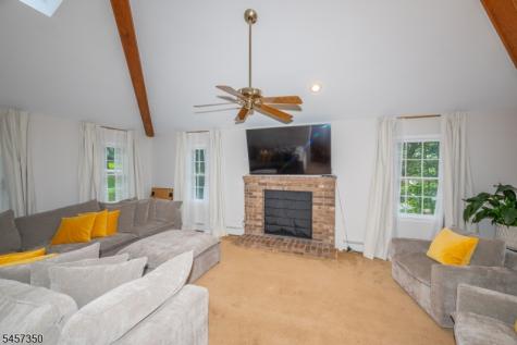 4 Fern Court Roxbury NJ 07836