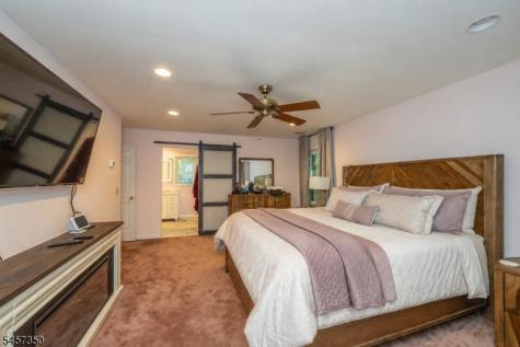 4 Fern Court Roxbury NJ 07836