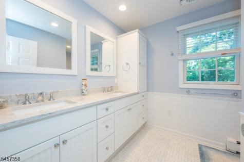 4 Fern Court Roxbury NJ 07836