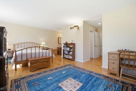 3 Brown Court Clinton NJ 08801