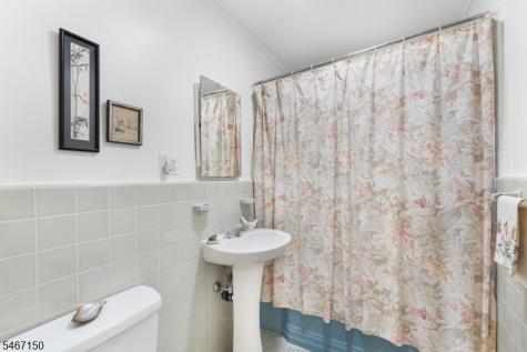 11 Hamilton Drive East North Caldwell NJ 07006