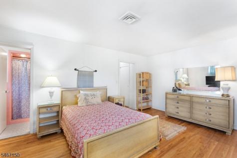 11 Hamilton Drive East North Caldwell NJ 07006