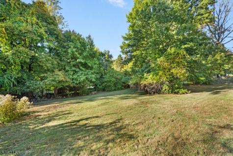 11 Hamilton Drive East North Caldwell NJ 07006