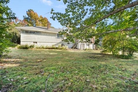 11 Hamilton Drive East North Caldwell NJ 07006