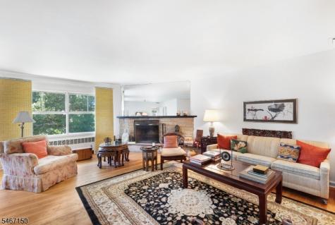 11 Hamilton Drive East North Caldwell NJ 07006