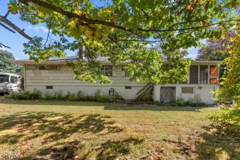 11 Hamilton Drive East North Caldwell NJ 07006