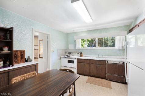 11 Hamilton Drive East North Caldwell NJ 07006