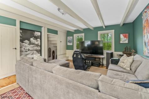 499 Shire Road Holland NJ 08848