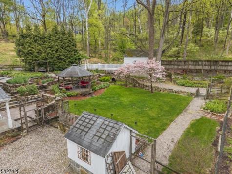 499 Shire Road Holland NJ 08848