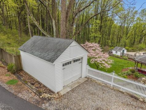 499 Shire Road Holland NJ 08848