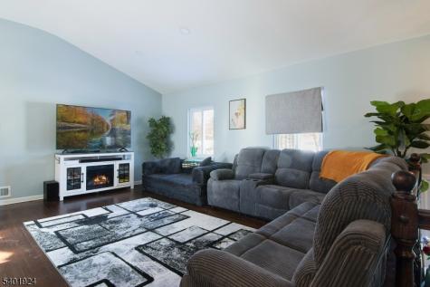 31 Green Drive East Hanover NJ 07936
