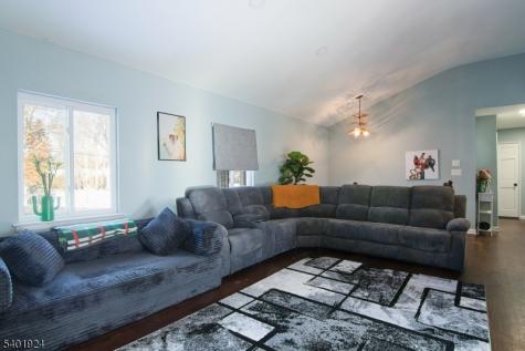 31 Green Drive East Hanover NJ 07936