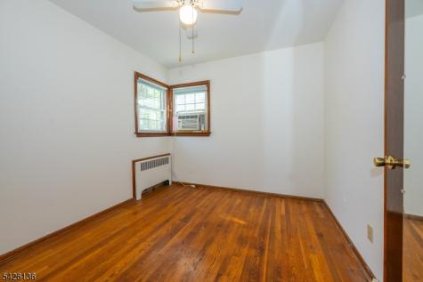 60 Sutton Avenue Totowa NJ 07512