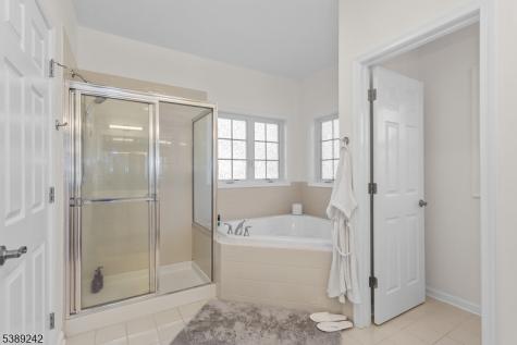 24 Bluffs Court Hamburg NJ 07419