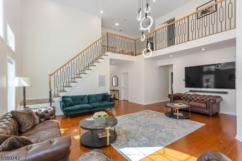 24 Bluffs Court Hamburg NJ 07419