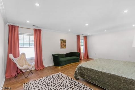 24 Bluffs Court Hamburg NJ 07419