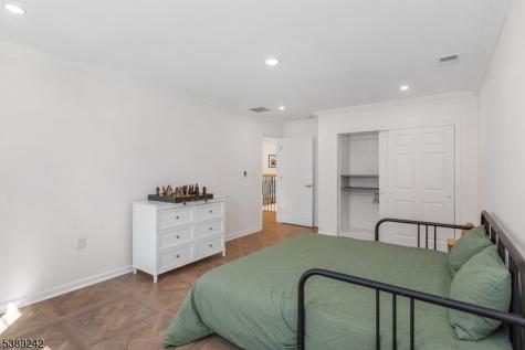 24 Bluffs Court Hamburg NJ 07419
