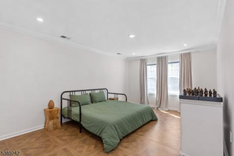 24 Bluffs Court Hamburg NJ 07419