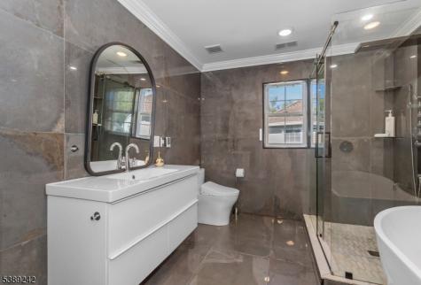 24 Bluffs Court Hamburg NJ 07419