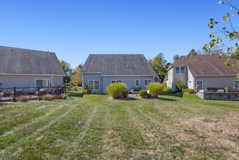 24 Bluffs Court Hamburg NJ 07419