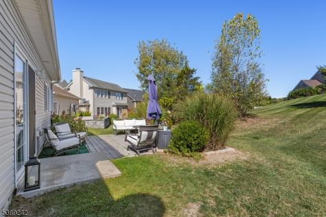 24 Bluffs Court Hamburg NJ 07419