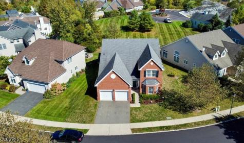 24 Bluffs Court Hamburg NJ 07419
