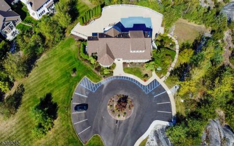 24 Bluffs Court Hamburg NJ 07419