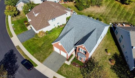 24 Bluffs Court Hamburg NJ 07419