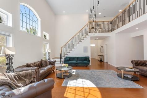 24 Bluffs Court Hamburg NJ 07419