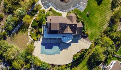 24 Bluffs Court Hamburg NJ 07419