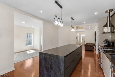 24 Bluffs Court Hamburg NJ 07419