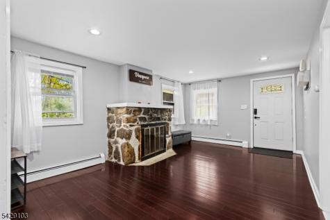 15 Mohican Avenue Roxbury NJ 07850