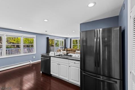 15 Mohican Avenue Roxbury NJ 07850