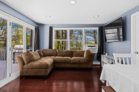 15 Mohican Avenue Roxbury NJ 07850