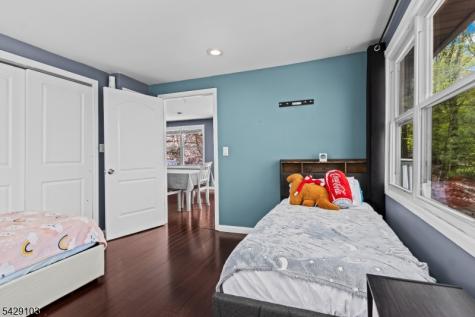 15 Mohican Avenue Roxbury NJ 07850